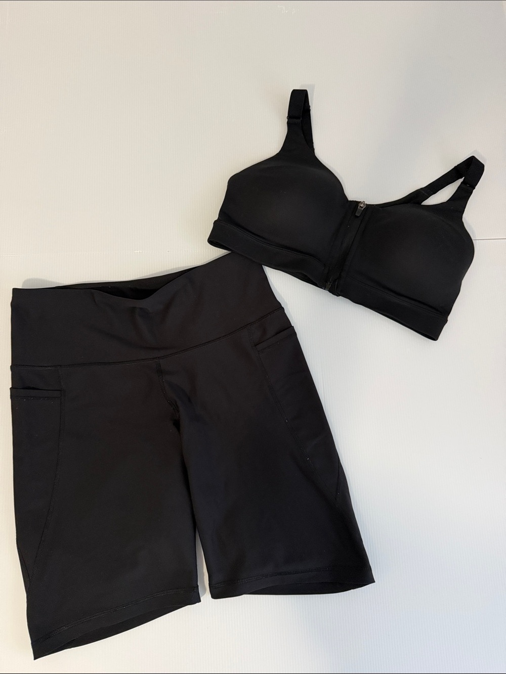 Old Navy high rise bike shorts + front zip active pursuit sports bra 34 C black